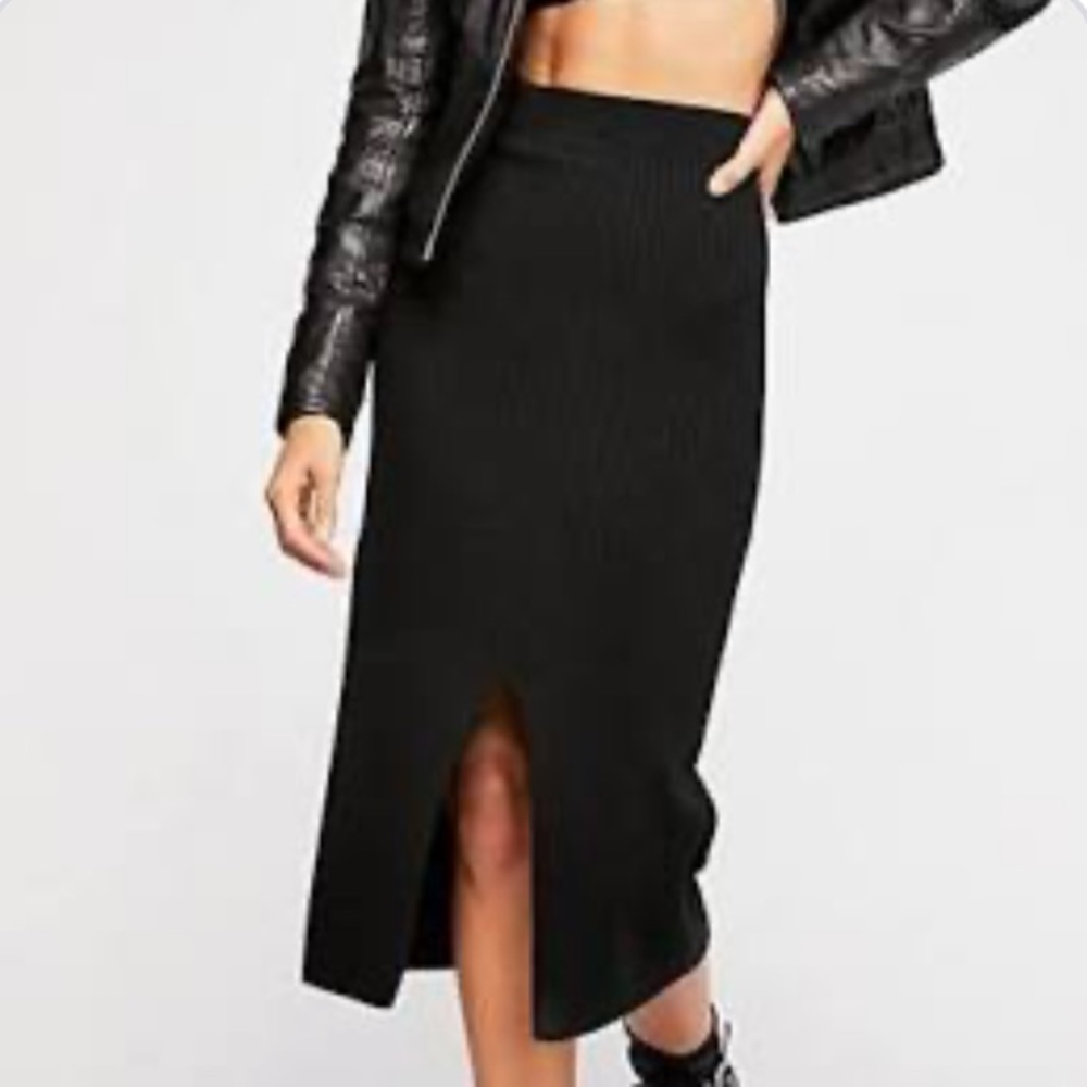 R Petite Black Midi A-Line Skirt Size 2